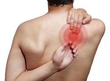 5 COMMON CAUSES OF PAIN UNDER YOUR SHOULDER BLADE